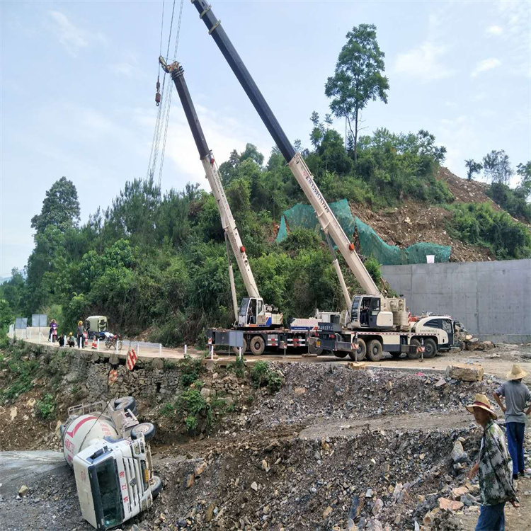 新余汽车掉沟里叫吊车救援要多少钱